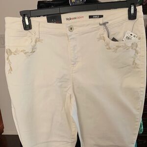 STYLE &CO CREAM COLOR JEANS WITH EMBROIDERED POCKET, sz18